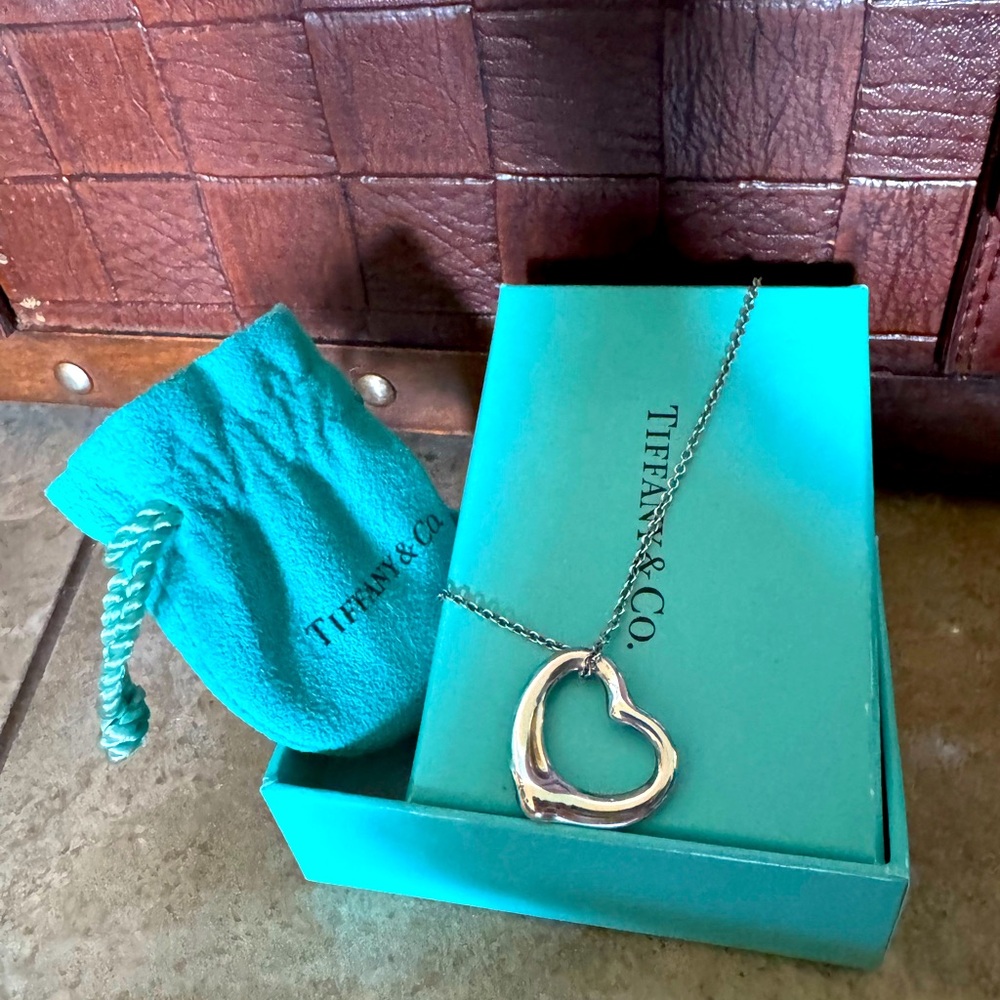 TIFFANY & Co. Open Heart Necklace 16 inch chain with dust bag and box